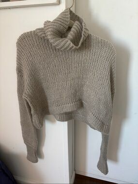 Turtleneck Cropped Knit Sweater in Grey